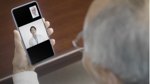 トーンモバイルの端末情報を活用して医師等に健康相談を実施