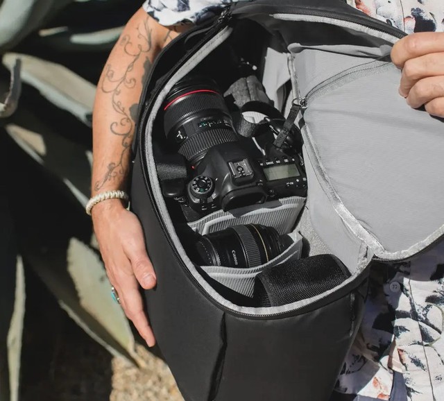 LUXXe GRIDジップショルダーバッグMブラック