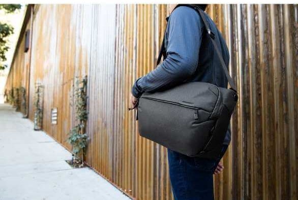 LUXXe GRIDジップショルダーバッグMブラック