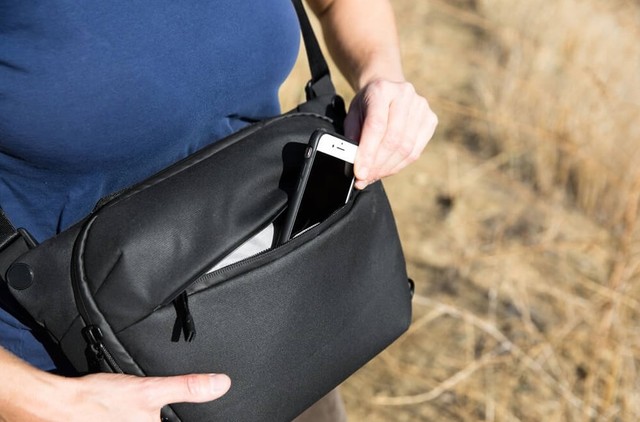 LUXXe GRIDジップショルダーバッグSコヨーテ